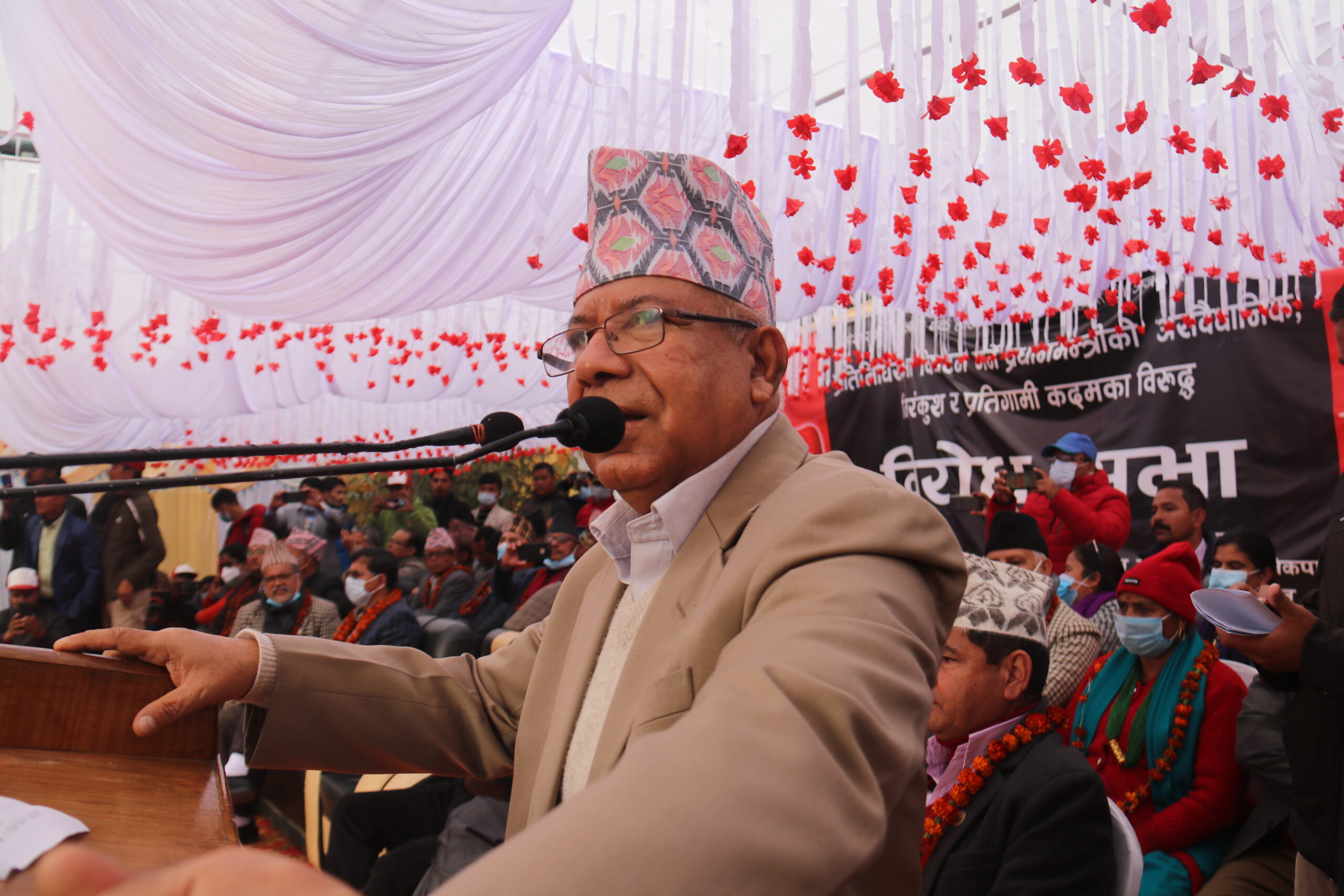 ओलीले भ्रष्टाचारको कार्यक्रम गरेर मान्छेलाई भाडामा ल्याउँछन् : माधव नेपाल